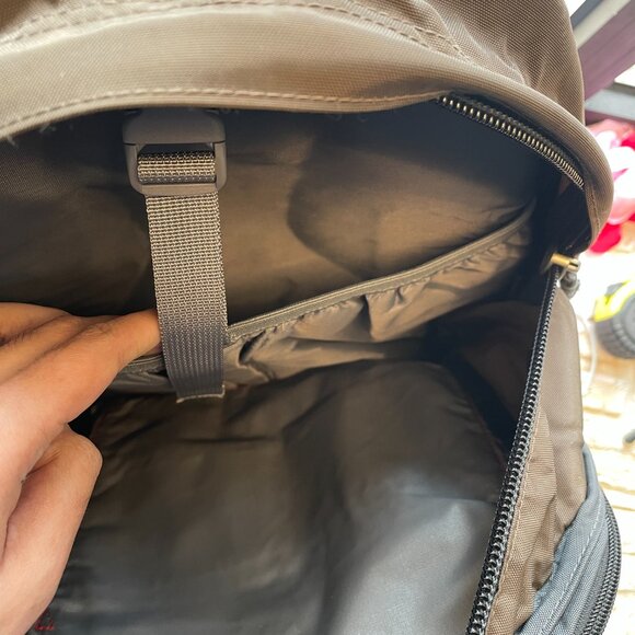 Used backpack in good condition - Picture 12 of 16